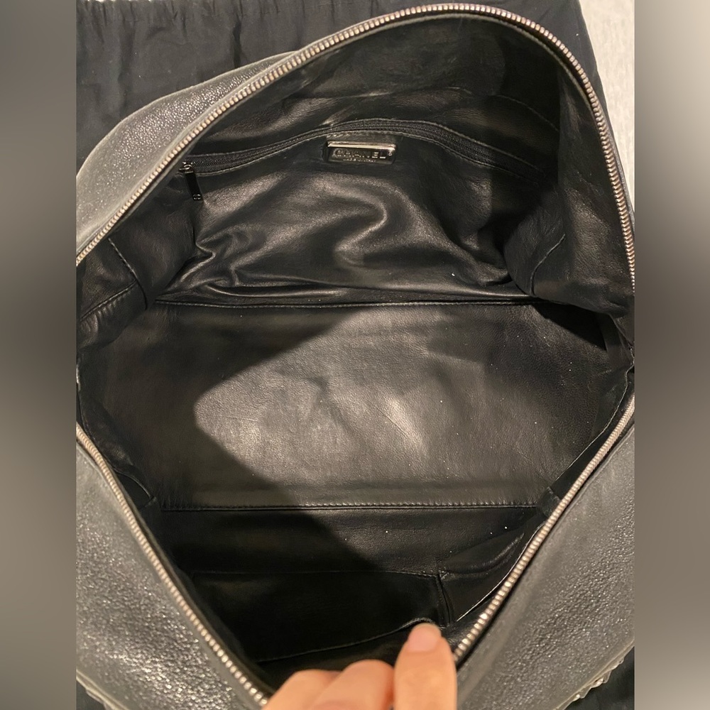 authentic CHANEL Luxe Ligne Bowler Bag - Picture 5 of 12